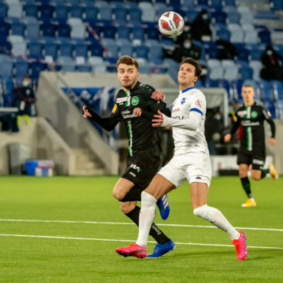Stade de la Tuilière (Lausanne), 13.12.2020, Raiffeisen Super League , FC Lausanne-Sport - FC St. Gallen, Rafik Zekhnini (#17, FC Lausanne-Sport) et Betim Fazliji (#23, FC St.Gallen)

(Fabrice Duc, www.fabriceduc.ch)